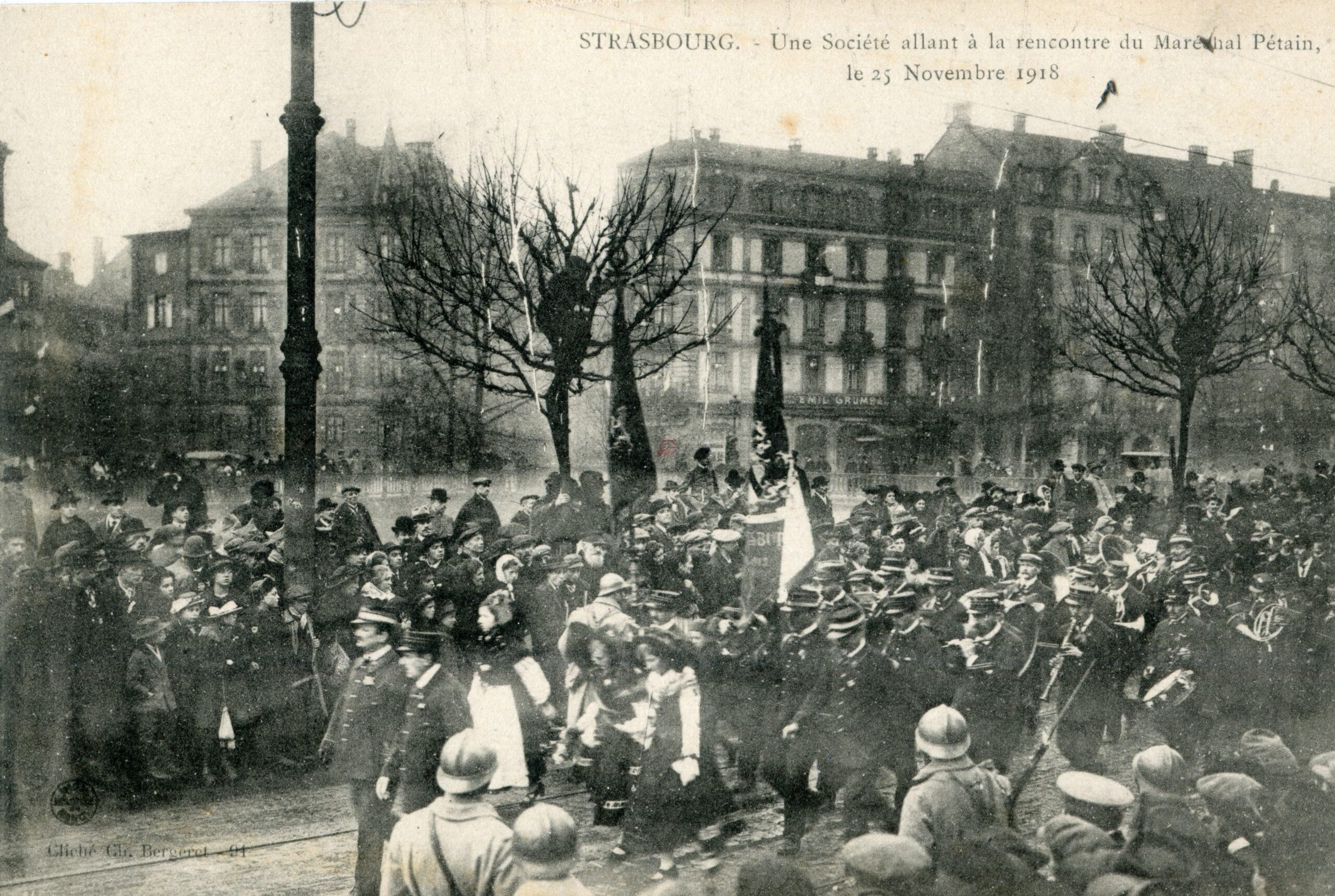 Strasbourg - Une Société allant à la rencontre du Maréchal Pétain