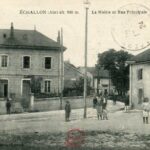 Echallon - La mairie et rue principale