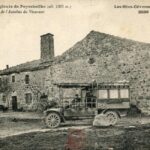 Peyrebeilhe - L'auberge sanglante, l 'Arrêt de l'autobus du Vivarais