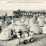 Arcachon- La Plage à Marée Basse devant le Casino