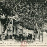 Cap Ferret - Terrasse du restaurant Belisaire en face de l 'Embarcadère