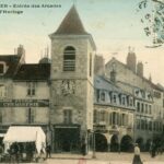 Lons Le Saunier- Entrée des Arcades et Pont de l 'Horloge