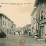 Brussieu - Le haut du Bourg vers la fontaine
