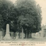 Chessy - Entrée par la route de Lamure- Monument aux morts