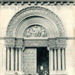 Portail de l'église de St-Pierre de Vaise