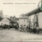 Challonges - Intérieur du Village et la Place