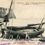 Etretat - Mise à l'eau d'une Barque de Peche