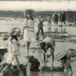 Petites Dalles - Enfants dans les rochers- Pêche aux Crabes