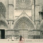 Poitiers - Porte de la cathédrale
