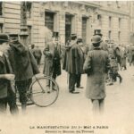 Paris- 1 er Mai 1906 - Manifestant arrêté devant la Bourse du Travail