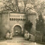Messimy - Entrée du château de Borde