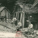 Fougères - Dans la forêt- Sabotiers au travail